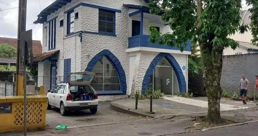 Casa para alugar na Rua Mário Lobo, 50, Centro, Joinville