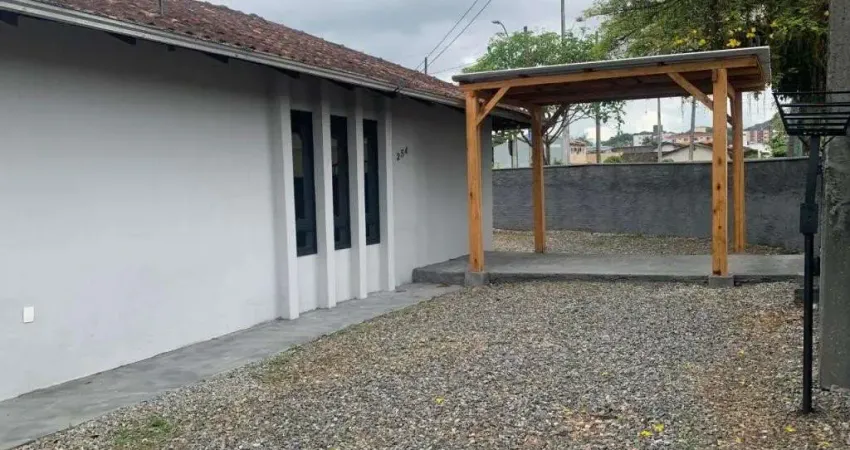 Casa com 3 quartos para alugar na Rua Alvino Boldt, 254, Aventureiro, Joinville