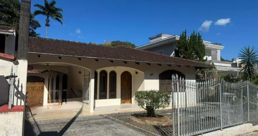 Casa com 3 quartos à venda na Rua Lindóia, 364, Glória, Joinville