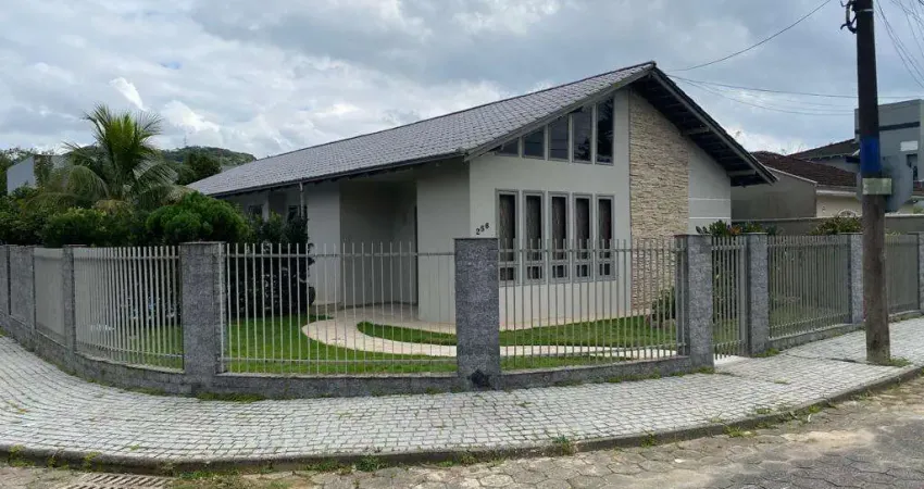 Casa com 3 quartos à venda na Rua Carlos Stiel, 256, Glória, Joinville