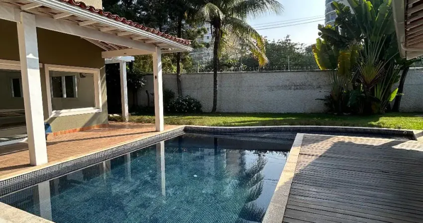 Linda casa no condomínio santa monica personal barra da tijuca