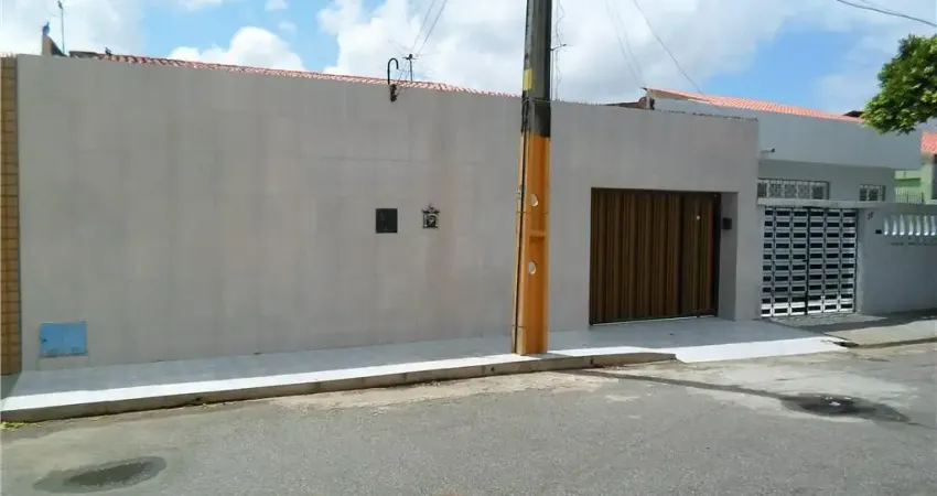 Casa com 3 quartos à venda na Rua Tenente Napoleão Rangel, 23, Amadeu Furtado, Fortaleza