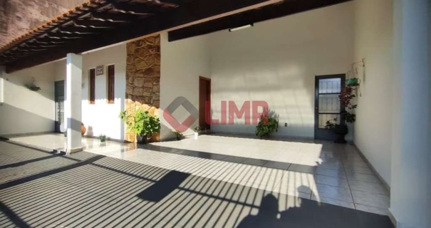 Excelente casa com 3 dormitórios próximo a Avenida Castelo Branco - Vila Ipiranga