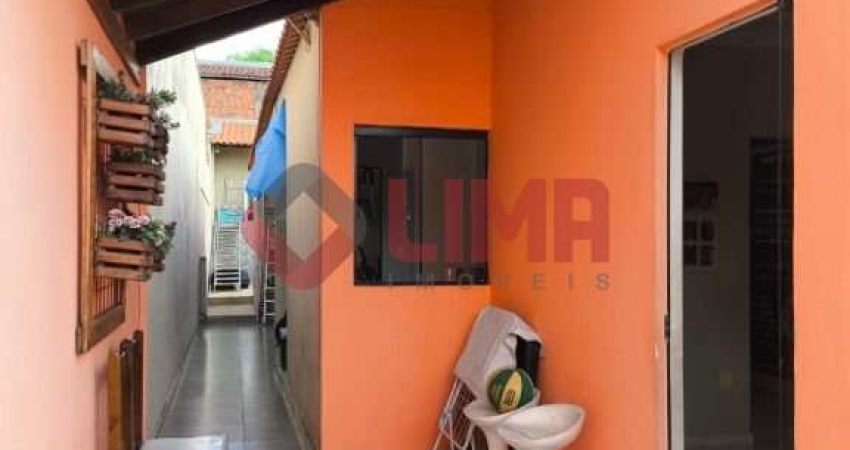 Excelente residência para venda na Vila Industrial, com 3 dormitórios, sendo 1 suíte e 2 vagas de garagem - terreno de 180 M² e área construída de  111 M².