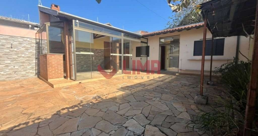 CASA NO BELA VISTA - 3 DORMITÓRIOS E SUÍTE - TERRENO 10X44 - BAURU/SP