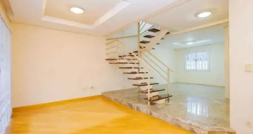 Sobrado a venda, boa vista, curitiba em rua calma e tranquila.