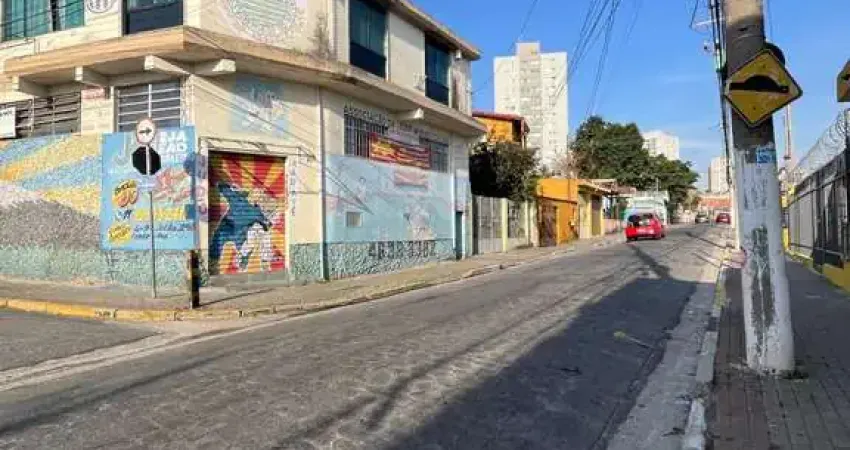 Prédio com três andares para locação - Vila Sopreter / Poá
