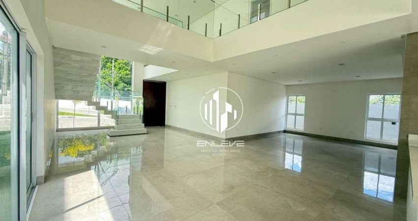 Casa de 320m2 com 4 Suites + Piscina Privativa, em Condomínio Fechado
