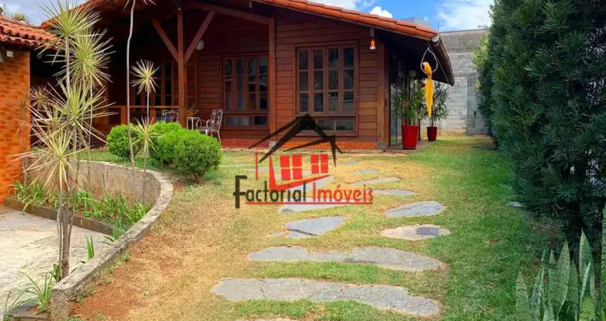 Casa Linear com 4 Quartos 2 Suítes 5 Banhos e 8 Vagas no Manacás!