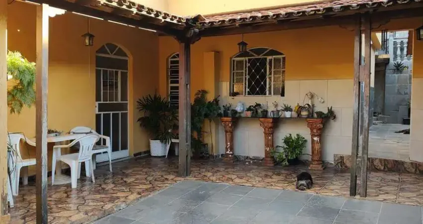 2 casas a venda 6 quartos, duas lojas, bairro: inconfidência, bh.