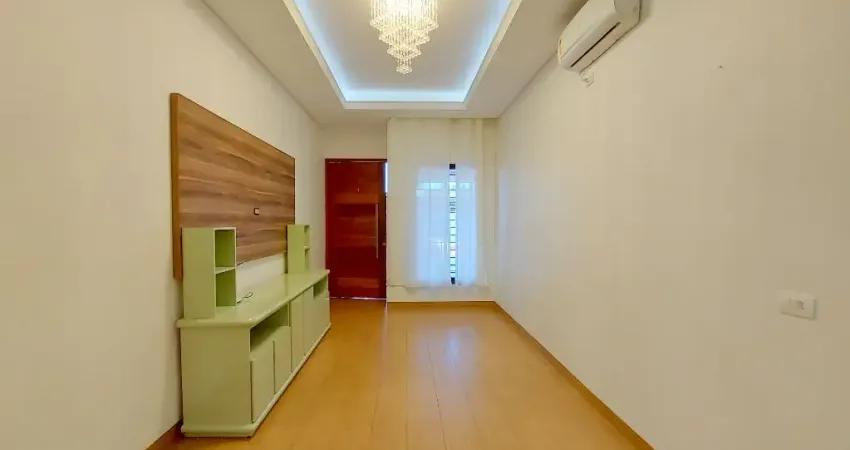 PIONEIROS CATARINENSE - 1 SÍTE C/CLOSET, 2 QUARTOS, Q BWC, 1 LAVABO, SALA, SALA DE JANTAR COZINHA, QUINTAL , CHURRASQ, 4 VAGAS DE CARRO, A/C-157m²