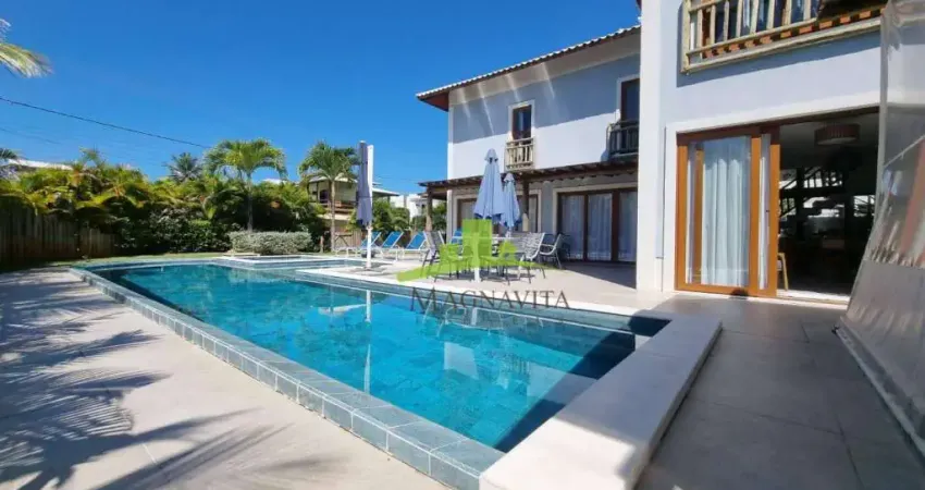 Casa de luxo em Guarajuba com 8 suítes, piscina privativa e 100% climatizada no Condomínio PARAÍSO. Lote de esquina, próxima à praia. Segurança 24hs.