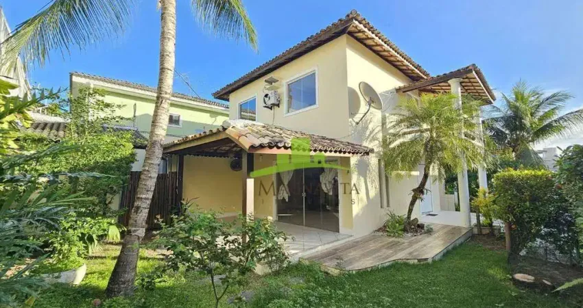 Linda casa à venda em buraquinho, portão do sol, 150m², 3/4, 1 suíte, varanda, jardim, condomínio exclusivo com piscina e churrasqueira