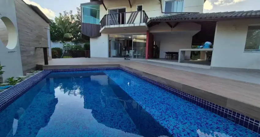 Casa de luxo à venda em Busca Vida, Camaçari: 390 m², 4 quartos, quintal com piscina, área verde, área gourmet,  e acesso privativo à praia. Segurança