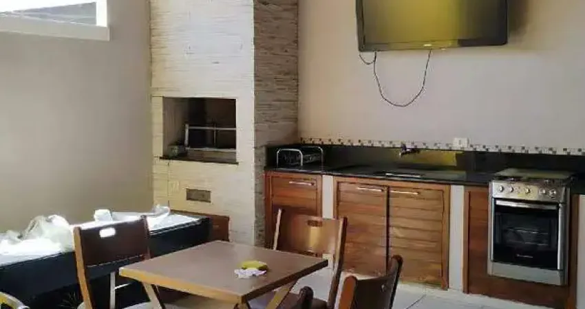 Sobrado em condomínio fechado com excelente padrão de acabamento, ideal para quem busca conforto, espaço e segurança.