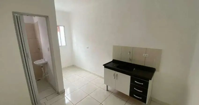 Casa com 2 quartos para alugar na Rua Teodorico Guimarães, Jardim Guarau, São Paulo