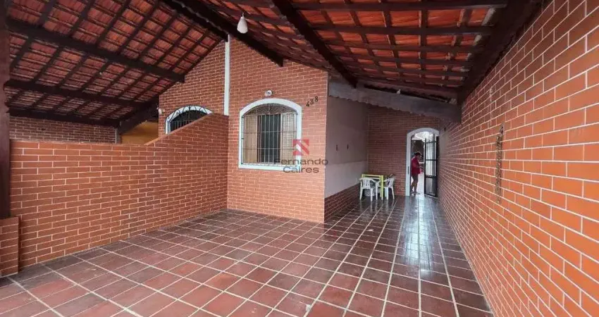 Casa térrea com churrasqueira e 2 vagas – vila caiçara, praia grande/sp