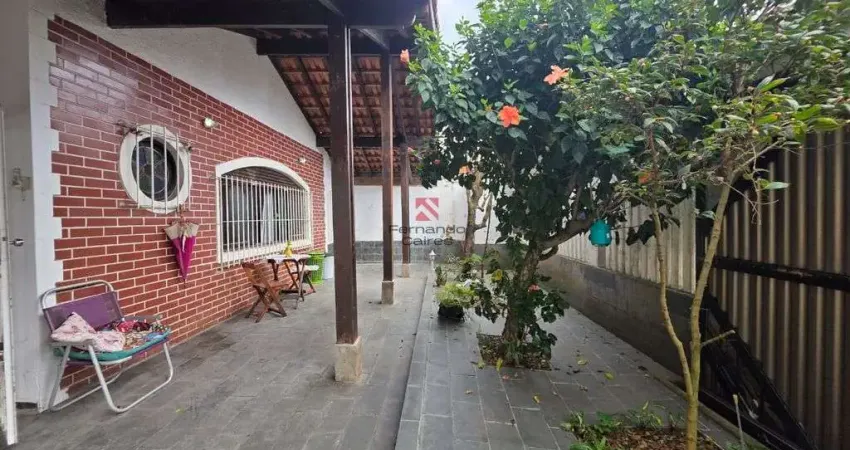 Casa com edícula nos fundos localizada no bairro caiçara, em praia grande/sp.