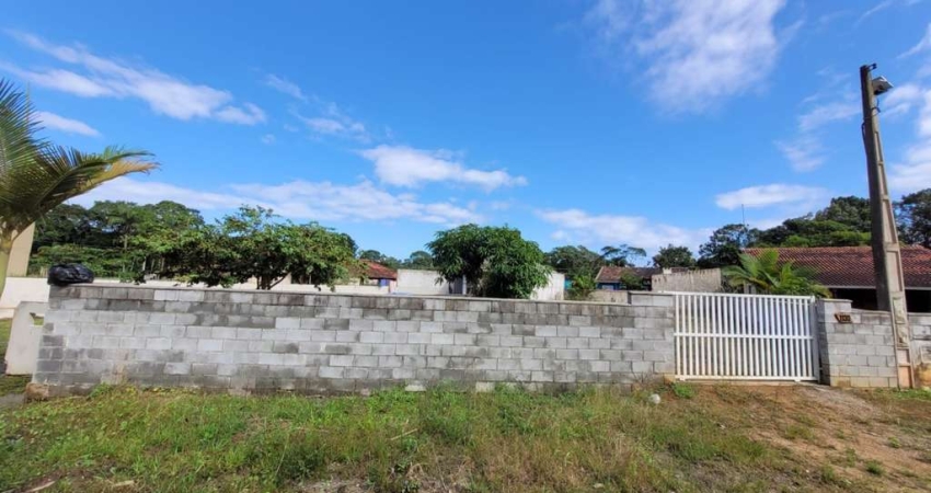 Terreno pronto para construir, aterrado e murado. Pertinho da praia!