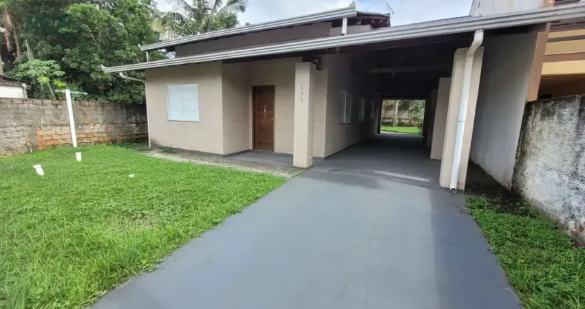 Casa no balneário princesa do mar, com 03 quartos, pertinho do mar!