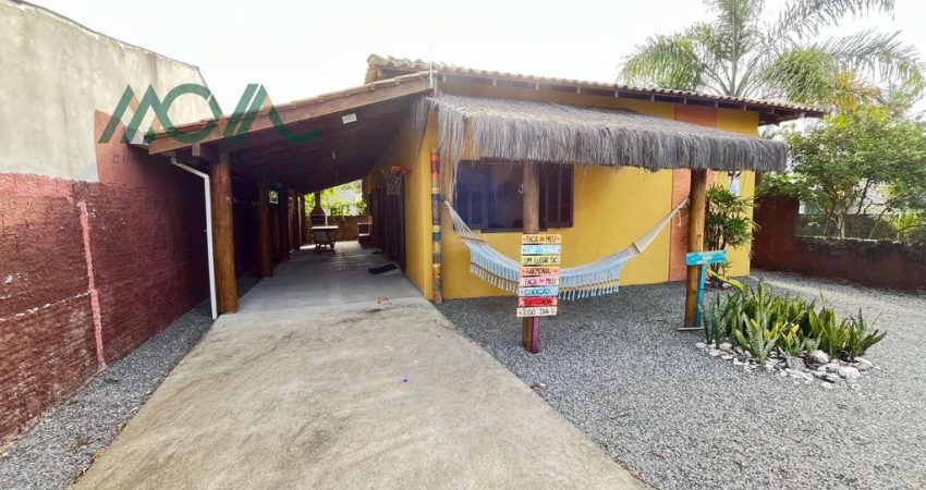 Casa à Venda em Itapoá SC, 3 Dormitórios, Próxima à Praia e Comércio Local