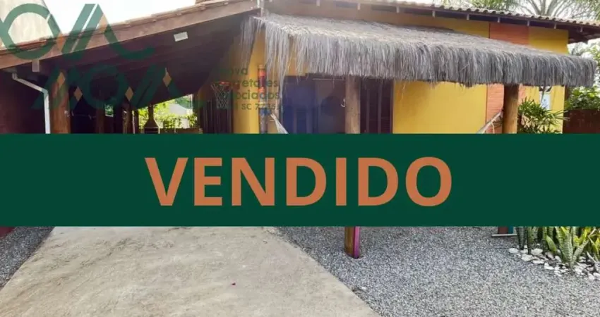 Casa à venda em itapoá sc, 3 dormitórios, próxima à praia e comércio local