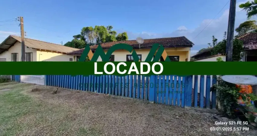 Aluguel mensal - casa com piscina no balneário princesa do mar