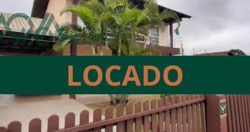 Espaçoso sobrado disponível para locação mensal, apenas 250 metros da praia!