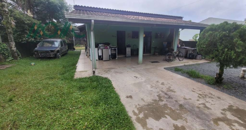 Casa com excelente terreno e localização privilegiada em Itapoá/SC