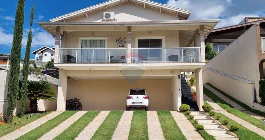 Casa em condomínio de Bragança Paulista, com 319 m², 3 suítes, 6 vagas, piscina, sauna e área Gourmet.