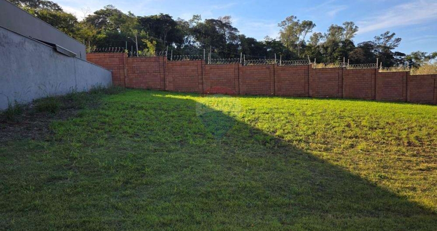 'Terreno de 300m² em condomínio fechado com total segurança e tranquilidade'