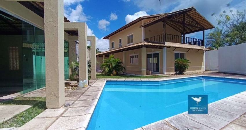 Casa em Condomínio no Eusébio, Amplo Lote de Esquina com 915m2, Móveis Projetados, Deck, Piscina e Mini Campo Privativos, 330m2, 03 Suítes, Master com Closet, Gabinete, 06 Vagas