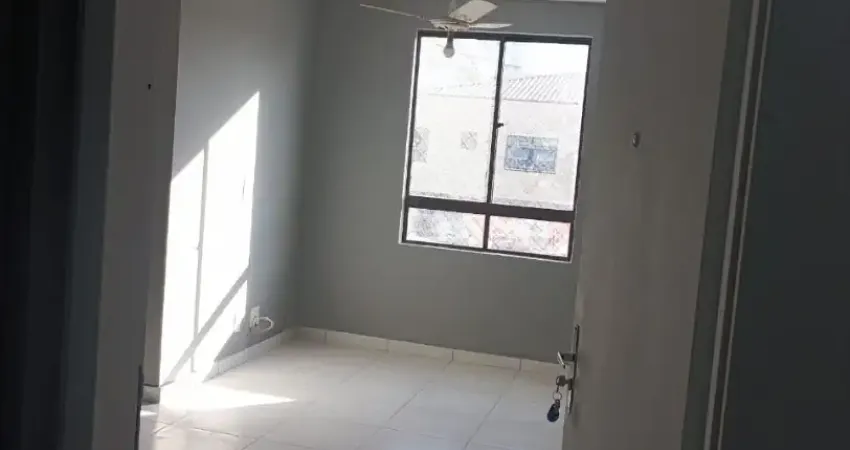 Apartamento com 02 dormitórios e vaga condominio floresta azul