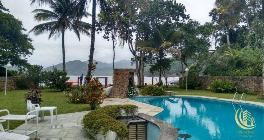 Sobrado de altíssimo padrão, beira mar, 5 suítes, 4 salas, área gourmet, piscina, lindo jardim, localizada na Praia Domingas Dias em Ubatuba.