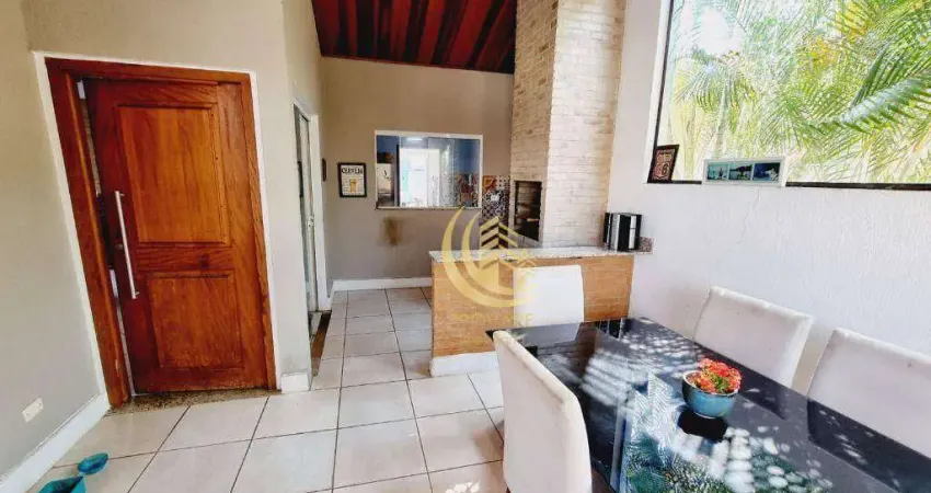 Casa com 3 dormitórios à venda, 180 m² por R$ 680.000 - Condomínio Hípica Pinheiro - Taubaté/SP