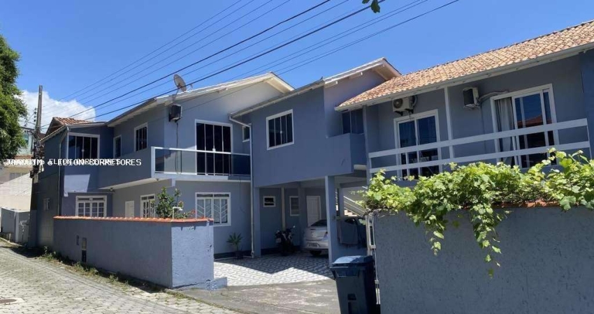 Casa para Venda em Florianópolis, Santinho, 10 dormitórios, 2 suítes, 5 banheiros, 8 vagas