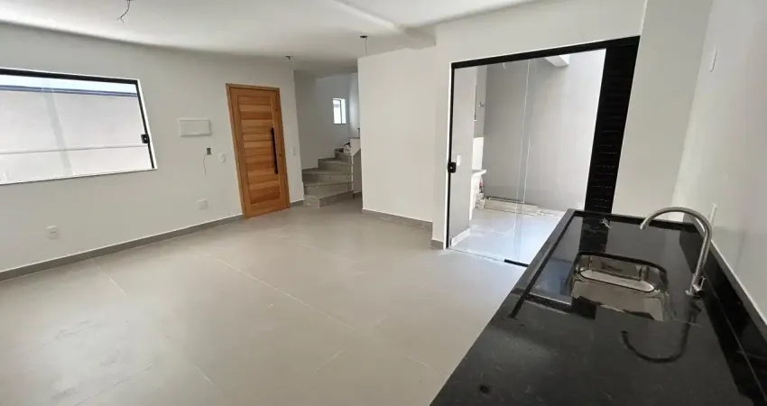 Sobrado novo, com suíte e sacada para venda/permuta no parque são lucas