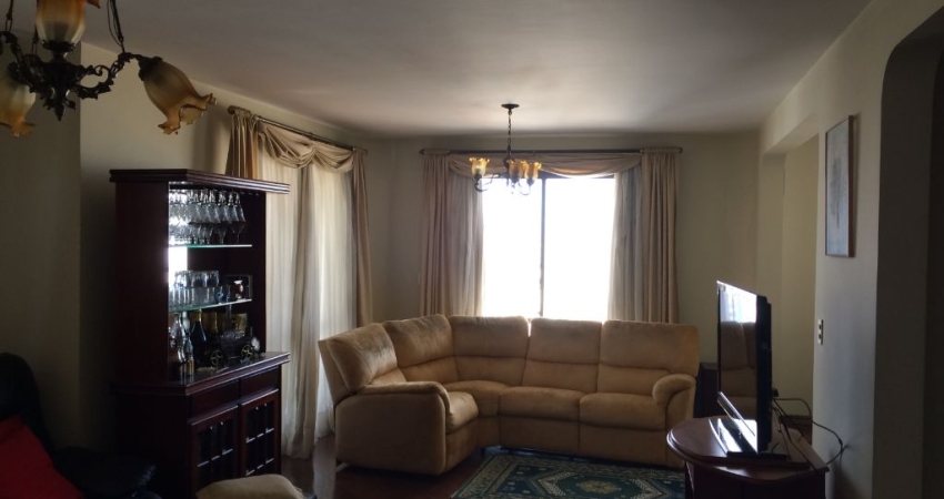 Lindo apartamento em Santana com 200 m2., 4 dormitórios, sendo duas suítes, mais 1 banheiro social e 1 lavabo.