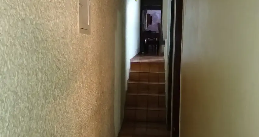 Casa a venda em Campo Limpo,com 125m² ( 5 x 25 ), 3 dormitórios, sala de jantar, sala de TV,lavabo, 1 banheiro, garagem para 2 carros com portão automático.