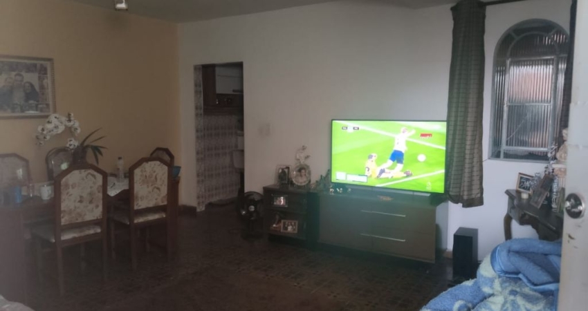 Casa no Jaraguá, Jardim Panamericano, terreno de 7 x 30 , com 2 dormitórios, 2 vagas, sala ampla, cozinha e banheiro área de lazer no fundo do terreno com churrasqueira.