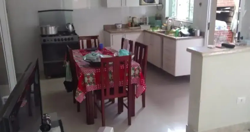 Lindo Sobrado de condomínio, com 90m², 02 dormitórios sala e cozinha separadas, lavabo. a 200 metros do Metrô