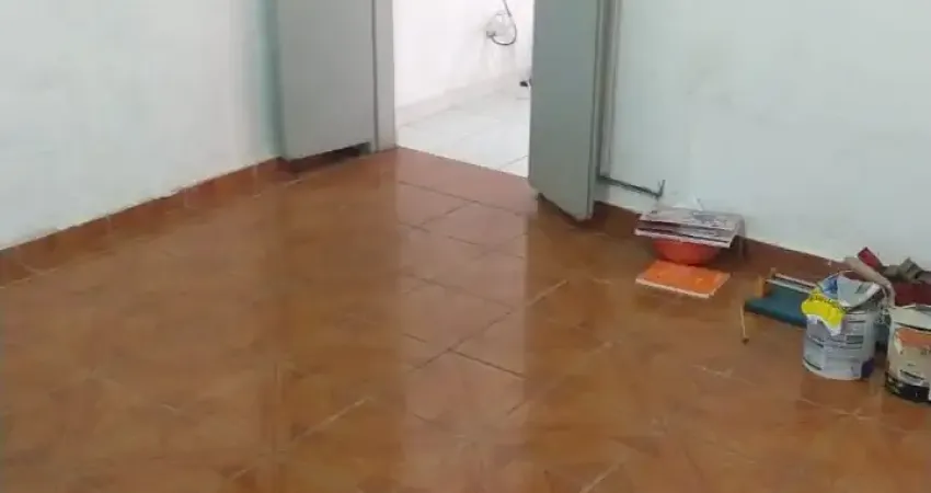 Casa (de vila, com portão na rua particular) na Vila Prudente com 4,75 X 10, sendo: 1 dormitório, sala, cozinha, banheiro e área de serviço e 1 vaga por  270 mil.