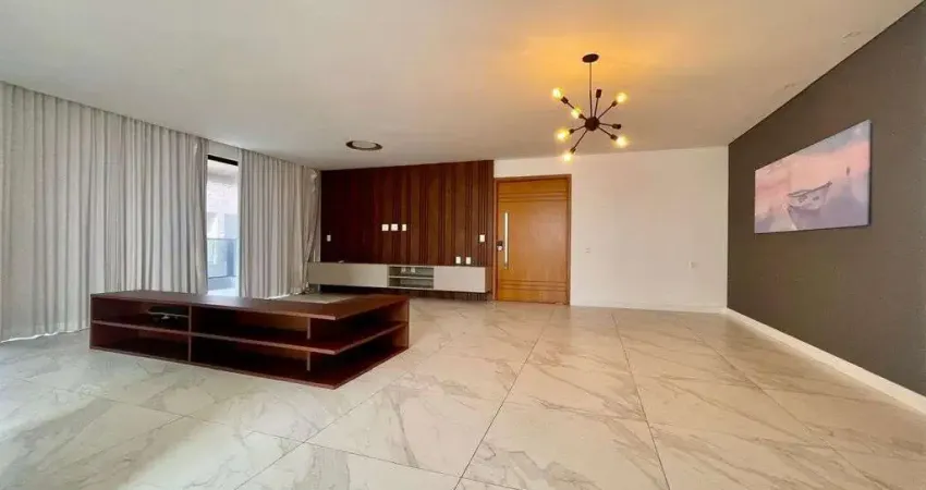 Apartamento com 3 suítes com vista mar a 1 quadra da praia