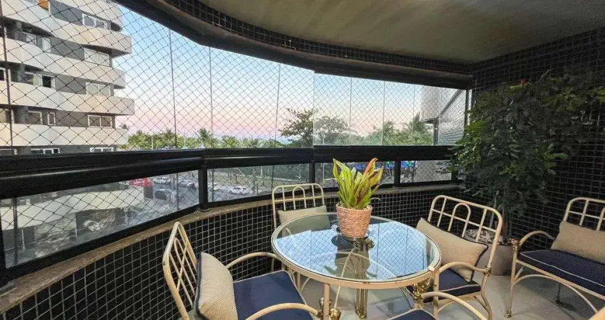 Apartamento à beira mar com 4 suítes ,3 vagas na orla mais bonita do Brasil