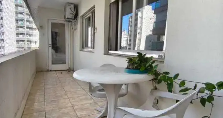 Apartamento com 3 dormitórios sendo 1 suíte, à menos de 150 metros do mar, na praia das PITANGUEIRAS - Guarujá/SP.