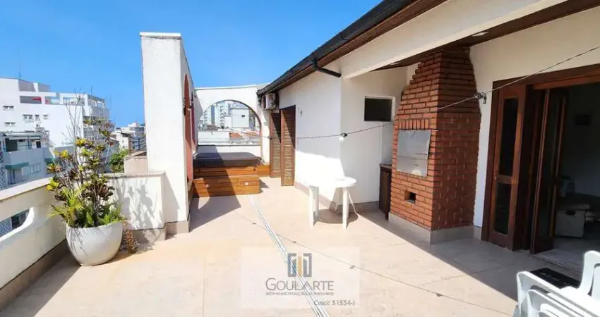 Apartamento cobertura com acesso a sacada gourmet, 3 dormitórios climatizados sendo 1 suíte, na praia das astúrias- guarujá/sp.