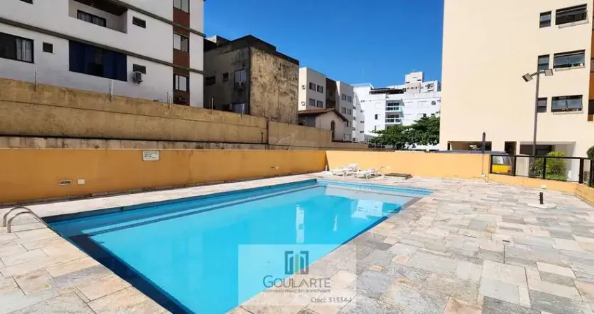 Apartamento com sacada, 2 dormitórios sendo 1 suíte climatizada, lado bairro na praia da enseada - guarujá/sp.