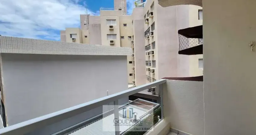 Apartamento com sacada, 3 dormitórios sendo 1 dormitório reversível, lado praia da enseada - guarujá/sp.