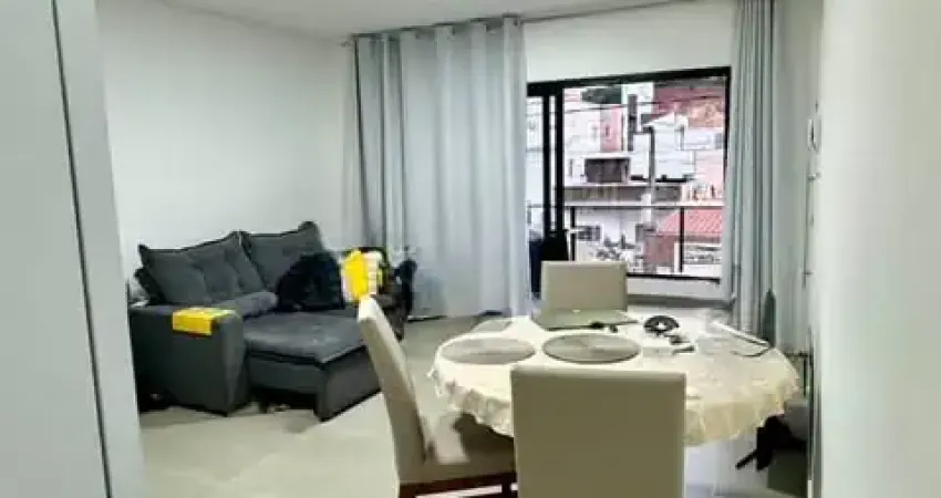 Apartamento semi mobiliado com ótima localização em camboriú
