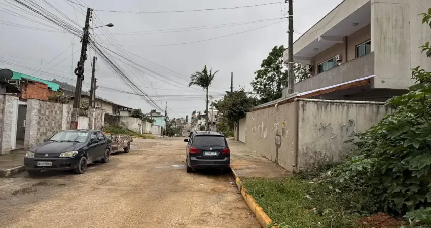 Terreno para investimento com ótima localização para fazer sua casa ou kitnets para alugar.